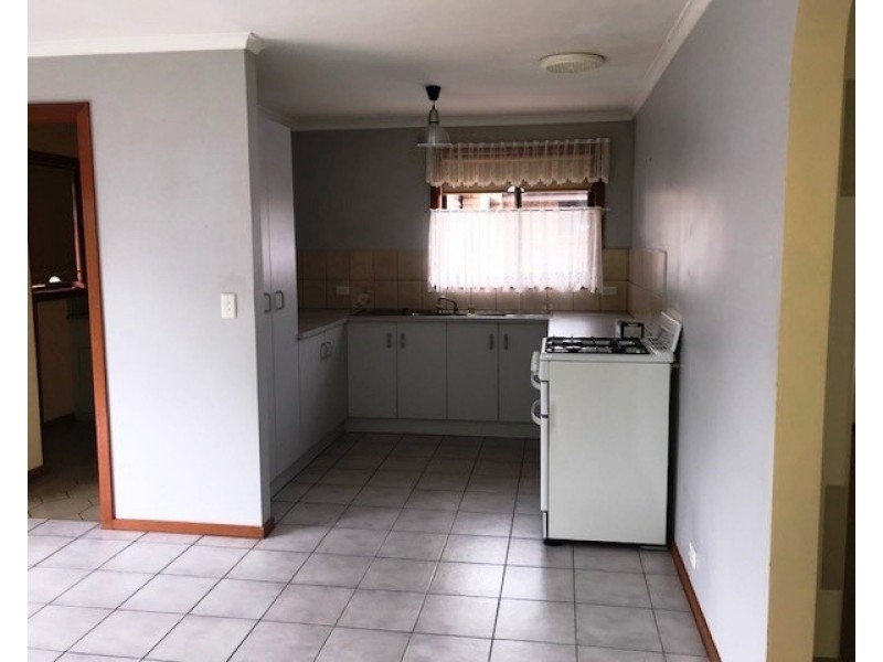 4/4-6 Bracken Grove, Altona VIC 3018