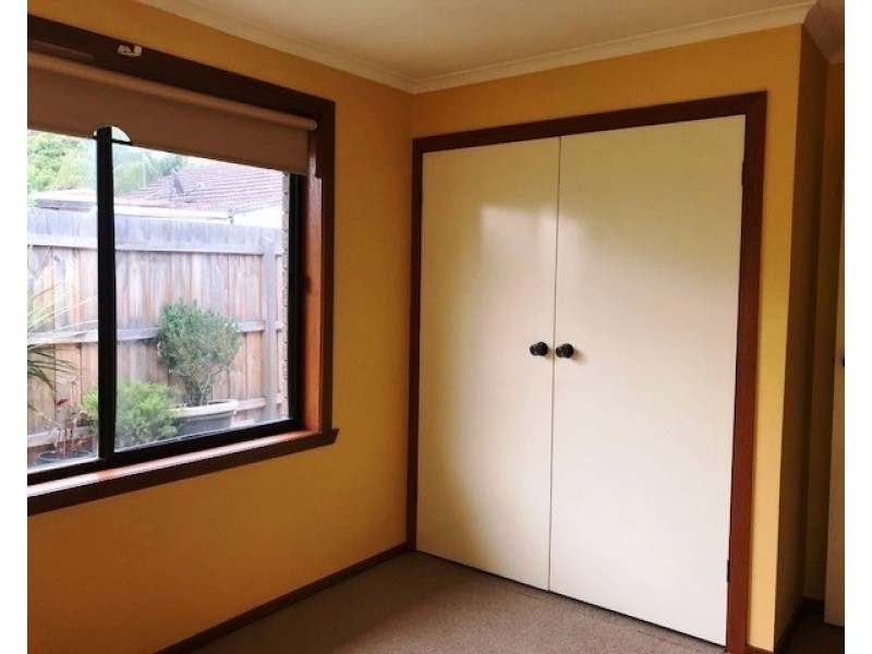 4/4-6 Bracken Grove, Altona VIC 3018