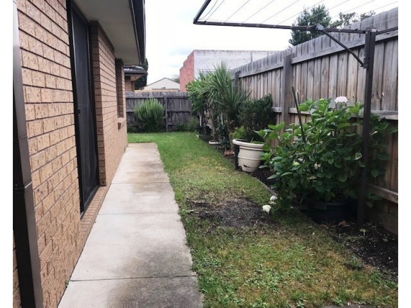 4/4-6 Bracken Grove, Altona VIC 3018