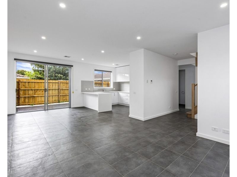 2/14 Lark Street, Altona VIC 3018