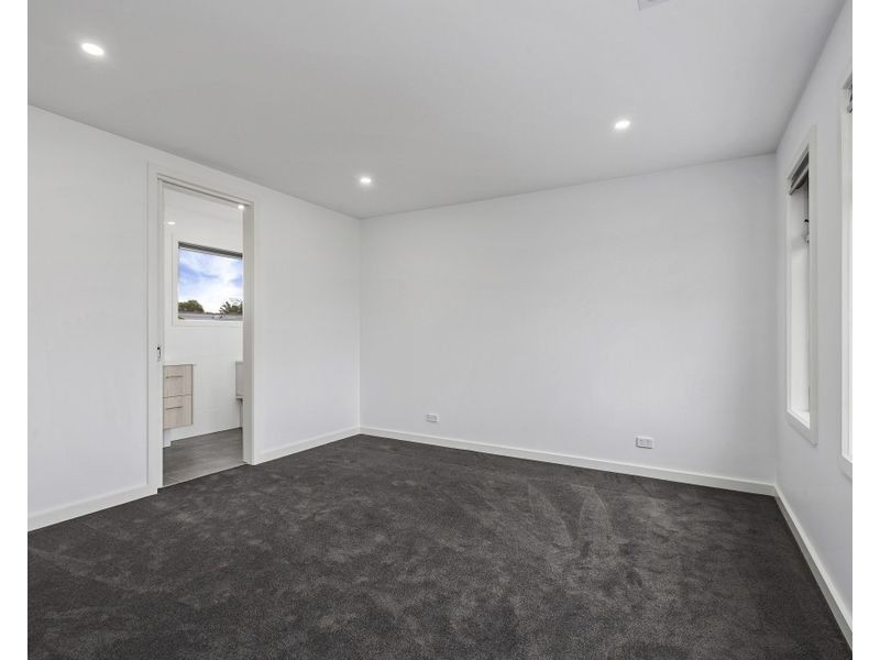 2/14 Lark Street, Altona VIC 3018