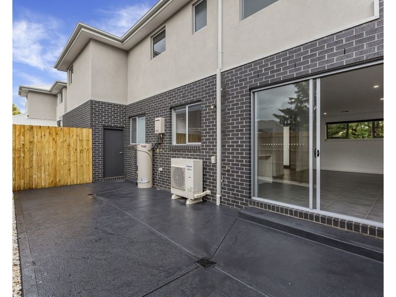 2/14 Lark Street, Altona VIC 3018