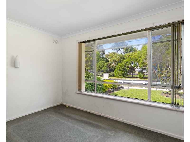 33 Central Avenue, Seaholme VIC 3018