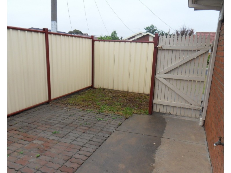 2/37 Balaclava Avenue, Altona Meadows VIC 3028