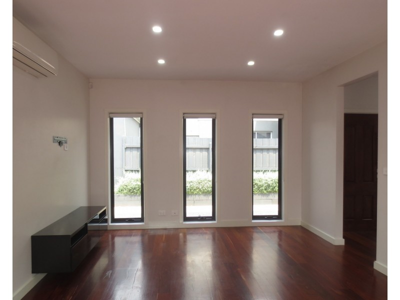 2/51 Stenhouse Avenue, Brooklyn VIC 3012