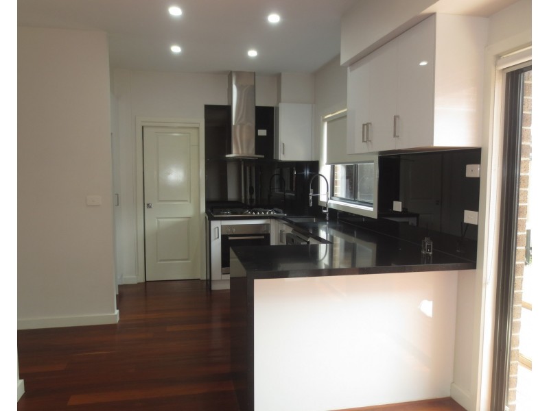 2/51 Stenhouse Avenue, Brooklyn VIC 3012