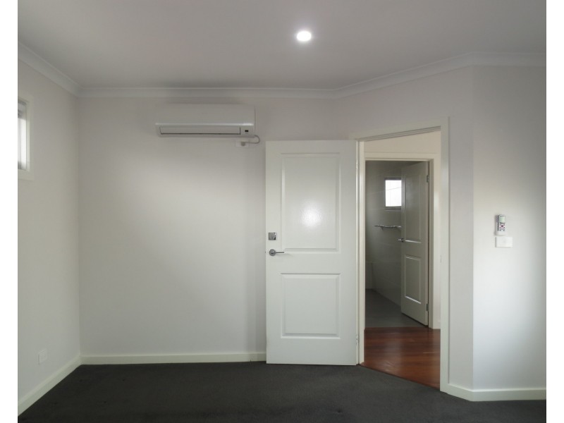 2/51 Stenhouse Avenue, Brooklyn VIC 3012