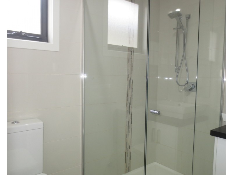 2/51 Stenhouse Avenue, Brooklyn VIC 3012