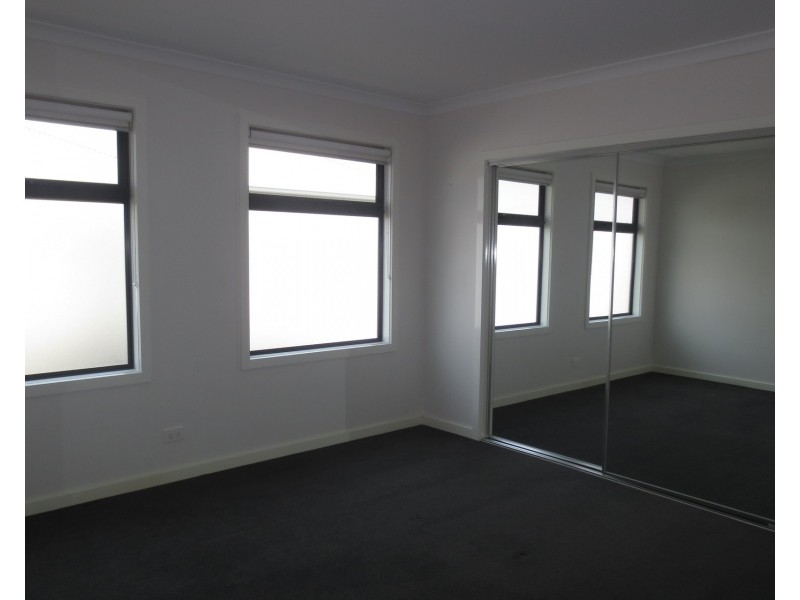 2/51 Stenhouse Avenue, Brooklyn VIC 3012