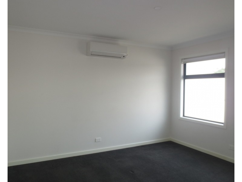 2/51 Stenhouse Avenue, Brooklyn VIC 3012