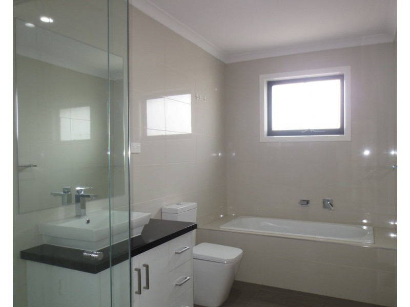 2/51 Stenhouse Avenue, Brooklyn VIC 3012