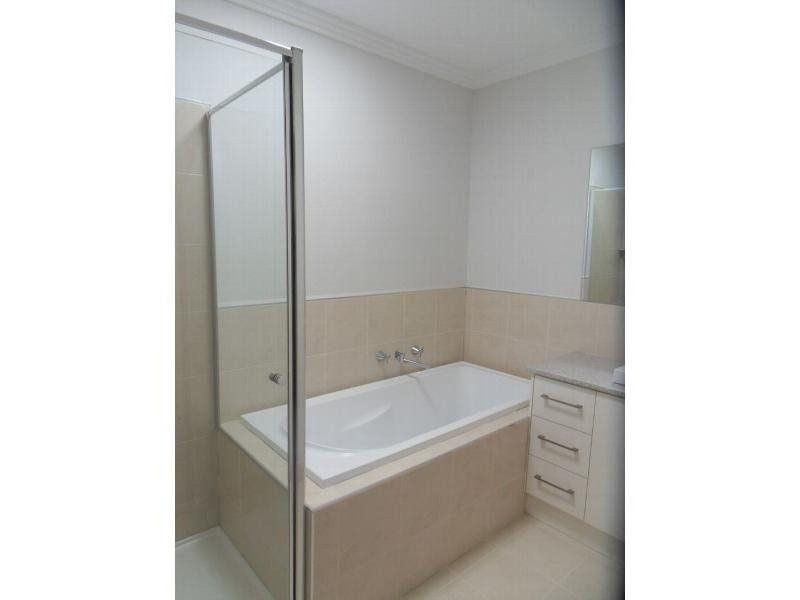 2/36 Myers Parade, Altona Meadows VIC 3028