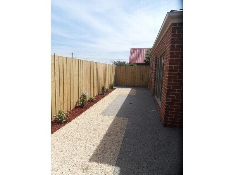 2/36 Myers Parade, Altona Meadows VIC 3028