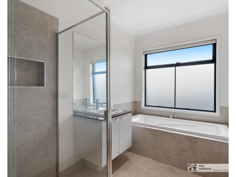 16 Seagull Avenue, Altona VIC 3018