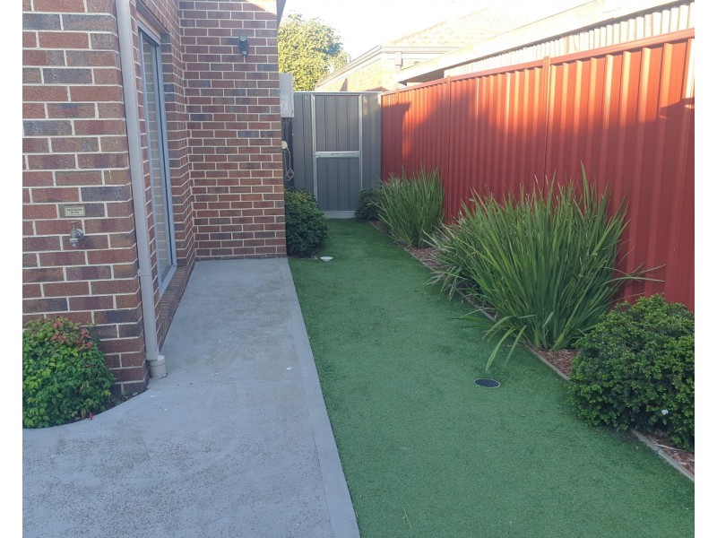 3/4 MacNeil Drive, Altona Meadows VIC 3028