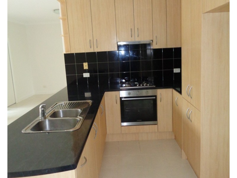 2/1 First Avenue, Altona North VIC 3025