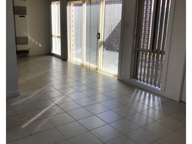 2/1 First Avenue, Altona North VIC 3025