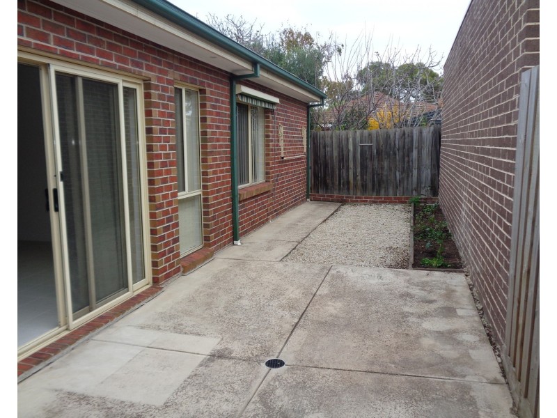 2/1 First Avenue, Altona North VIC 3025