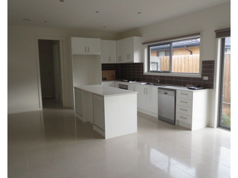 2/180 Civic Parade, Altona VIC 3018