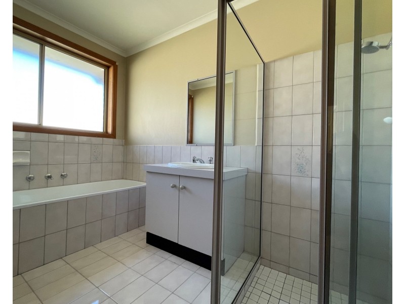 2/7 O’shannessy Court, Altona Meadows VIC 3028