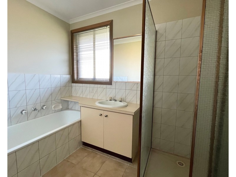 2/12 Delahunty Court, Altona Meadows VIC 3028