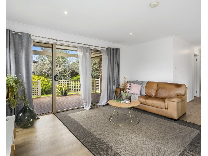 4/9-11 Hall Avenue, Altona Meadows VIC 3028