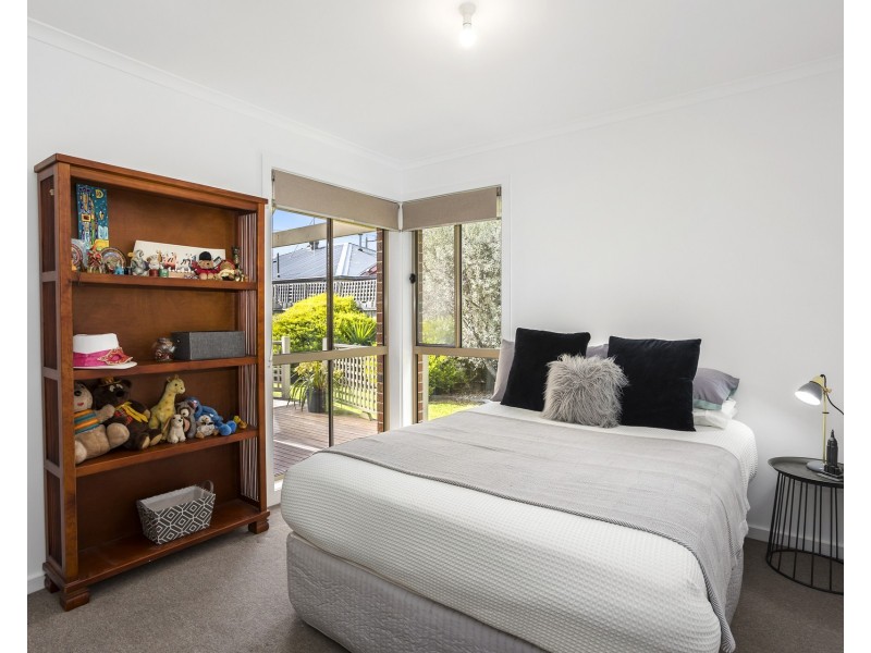 4/9-11 Hall Avenue, Altona Meadows VIC 3028