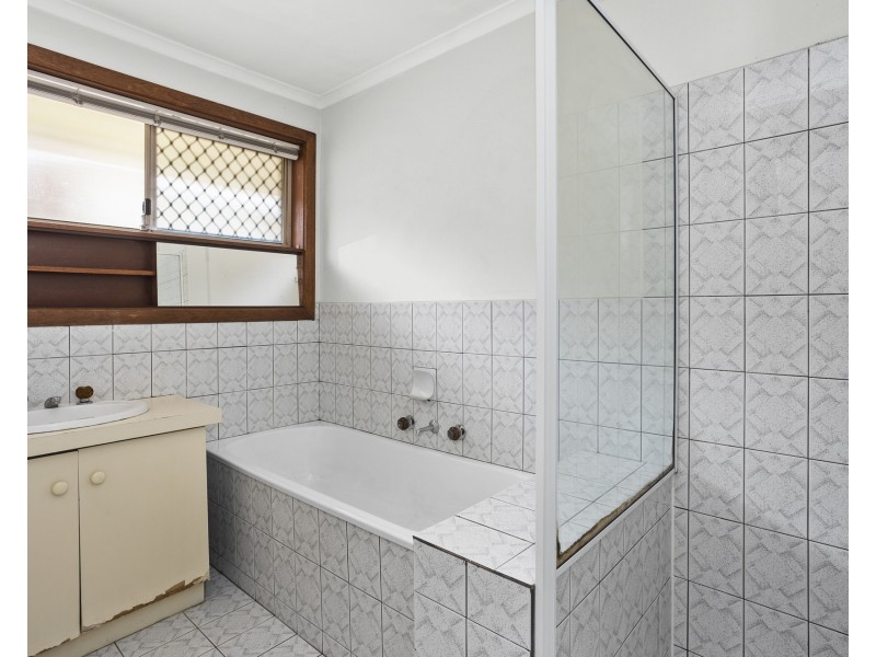 4 Carling Court, Altona Meadows VIC 3028