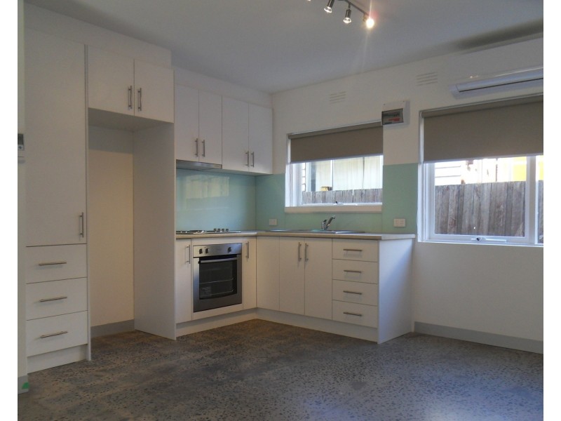 2/16 Warleigh Road, West Footscray VIC 3012