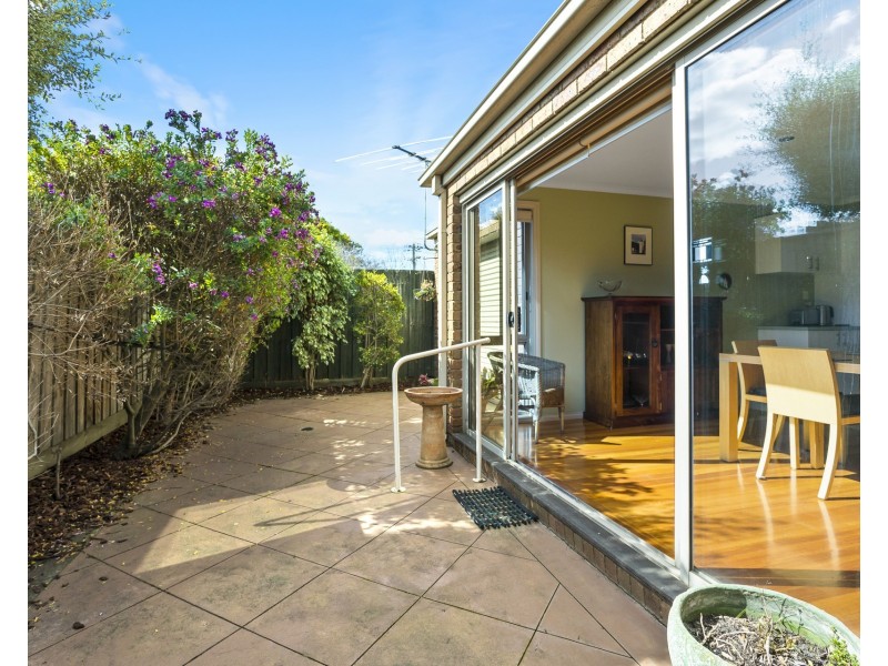 2/275 Queen Street, Altona VIC 3018