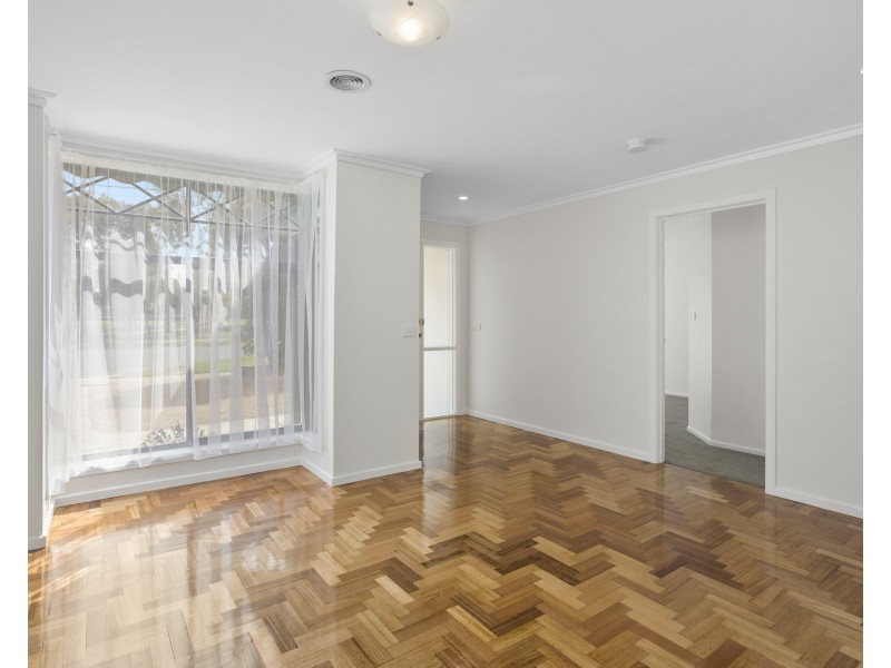 8 Nielsen Court, Altona Meadows VIC 3028