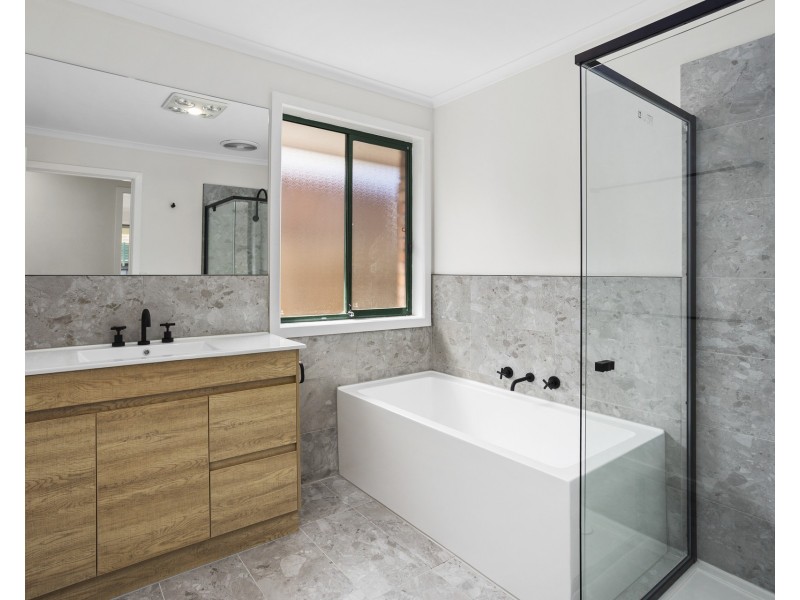 8 Nielsen Court, Altona Meadows VIC 3028