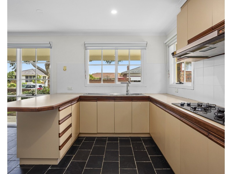 18 Waratah Street, Seaholme VIC 3018