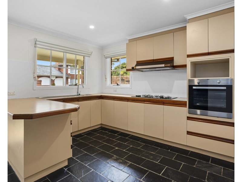 18 Waratah Street, Seaholme VIC 3018