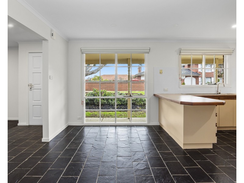 18 Waratah Street, Seaholme VIC 3018