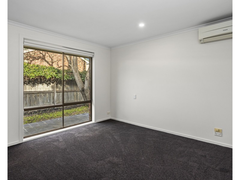 18 Waratah Street, Seaholme VIC 3018