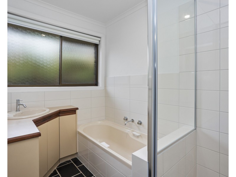 18 Waratah Street, Seaholme VIC 3018