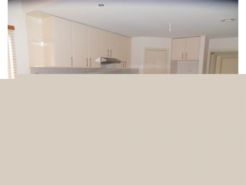 2/32 Civic Parade, Altona VIC 3018