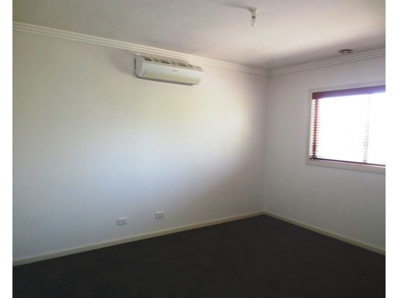 2/32 Civic Parade, Altona VIC 3018