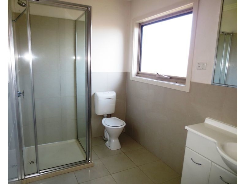 2/32 Civic Parade, Altona VIC 3018