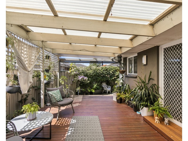 1/42 Bell Avenue, Altona VIC 3018