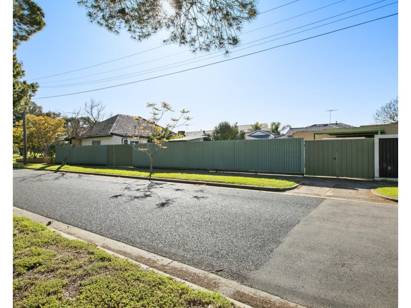 4 Den Dulk Avenue, Altona VIC 3018