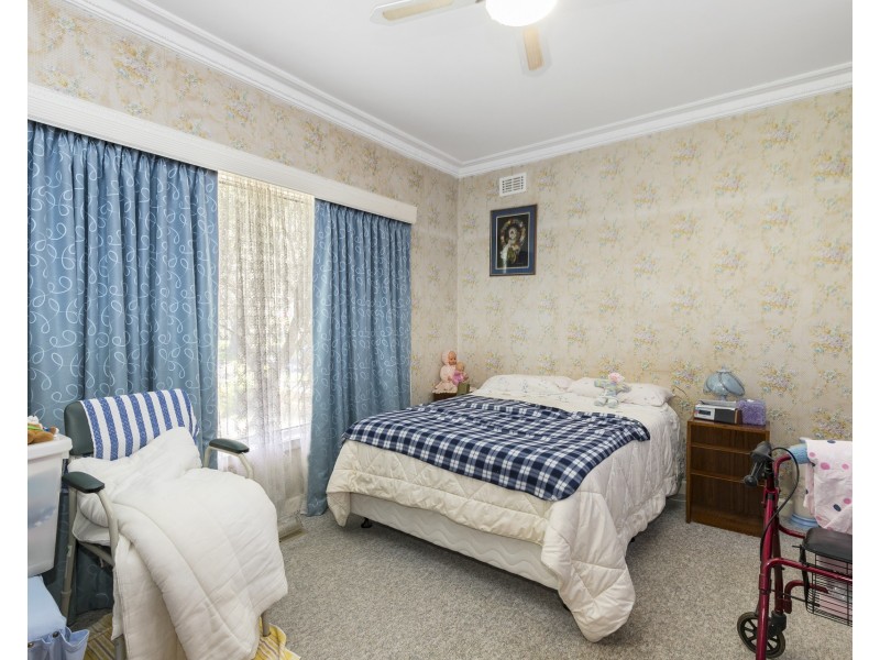 4 Den Dulk Avenue, Altona VIC 3018