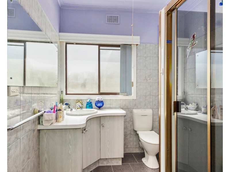 4 Den Dulk Avenue, Altona VIC 3018