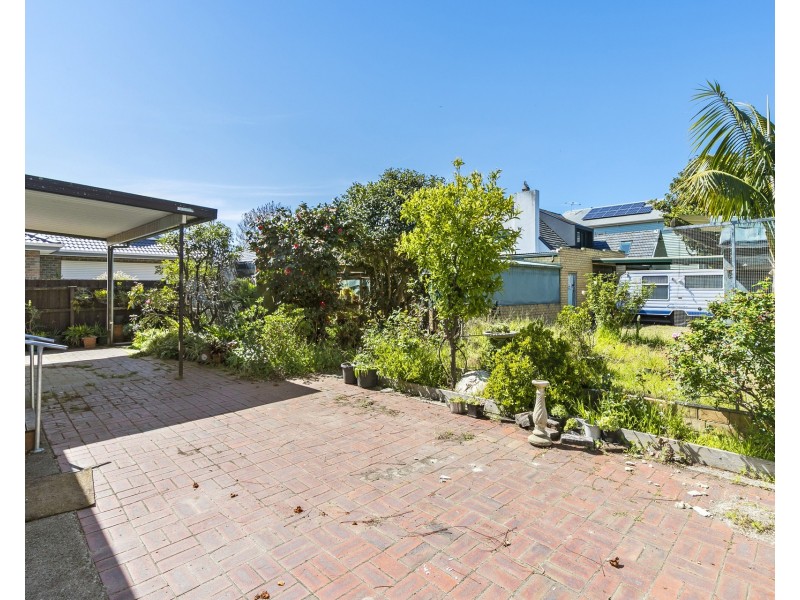 4 Den Dulk Avenue, Altona VIC 3018
