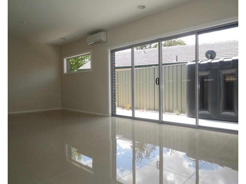 2/12 Seagull Avenue, Altona VIC 3018