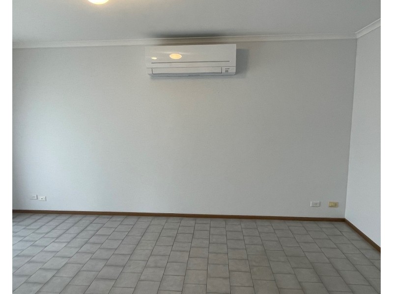 2/35 Bayview Street, Altona VIC 3018