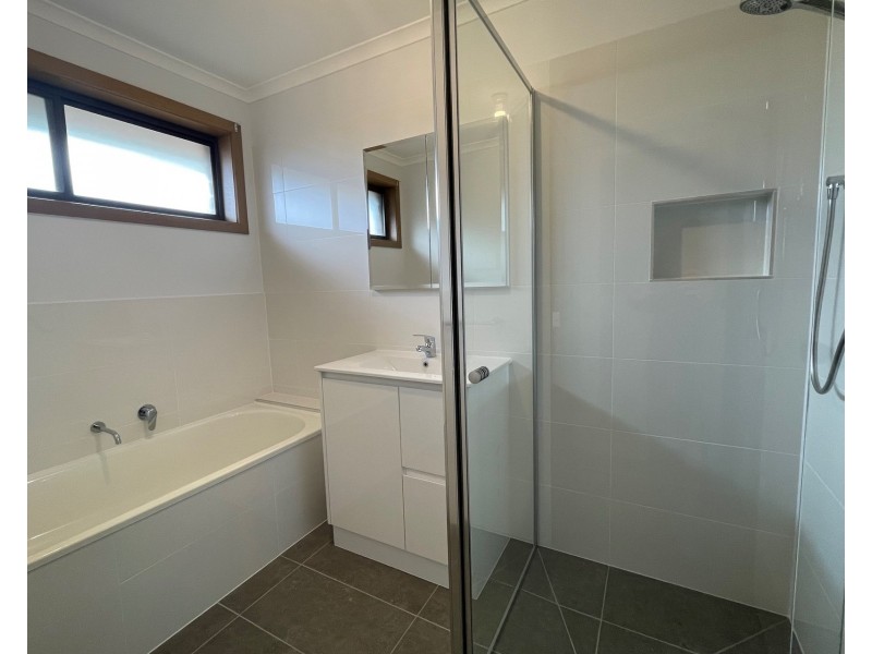 2/35 Bayview Street, Altona VIC 3018