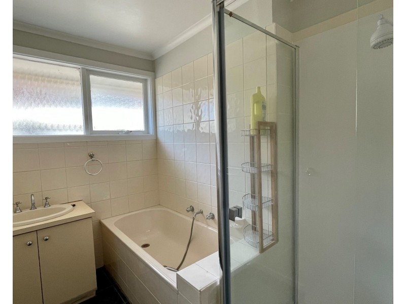 6 Edwards Drive, Altona Meadows VIC 3028