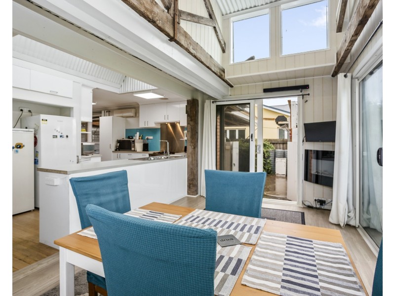 6 Karingal Street, Altona VIC 3018